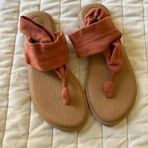 Sanuk yoga sandals